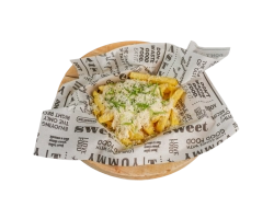 Heerlijk krokant frietje getopt met Truffel mayonaise, Parmezaanse vers van de rasp, bieslook & peterselie.